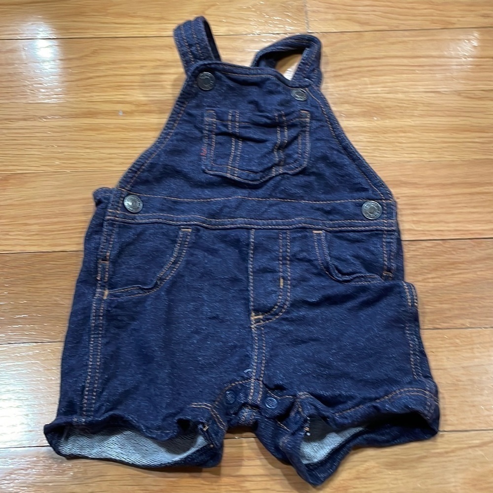𝅺CARTERS 12 m unisex overalls good condition